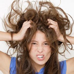 Зуд кожи головы: причины и лечение